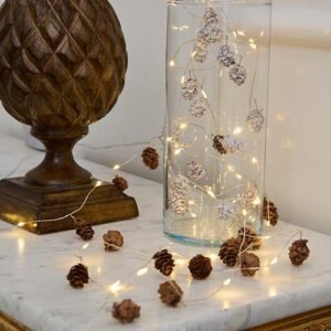 Slinger dennenappel met 20 leds