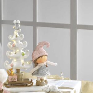 Kerstboom op slee met pakje en ledverlichting