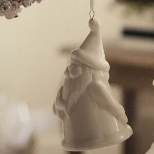 HANGDECORATIE KERST KERSTMAN WIT PORSELEIN  H 9CM