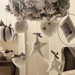 HANGDECORATIE KERST RECHTH. ZAKJE STOF WIT MET STRIK 8 X 12CM