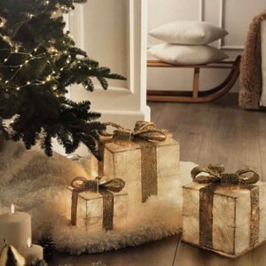 PAKJE MET STRIK  VIERKANT WIT/GOUD MET VERLICHTING 25 X 25 X H 27CM